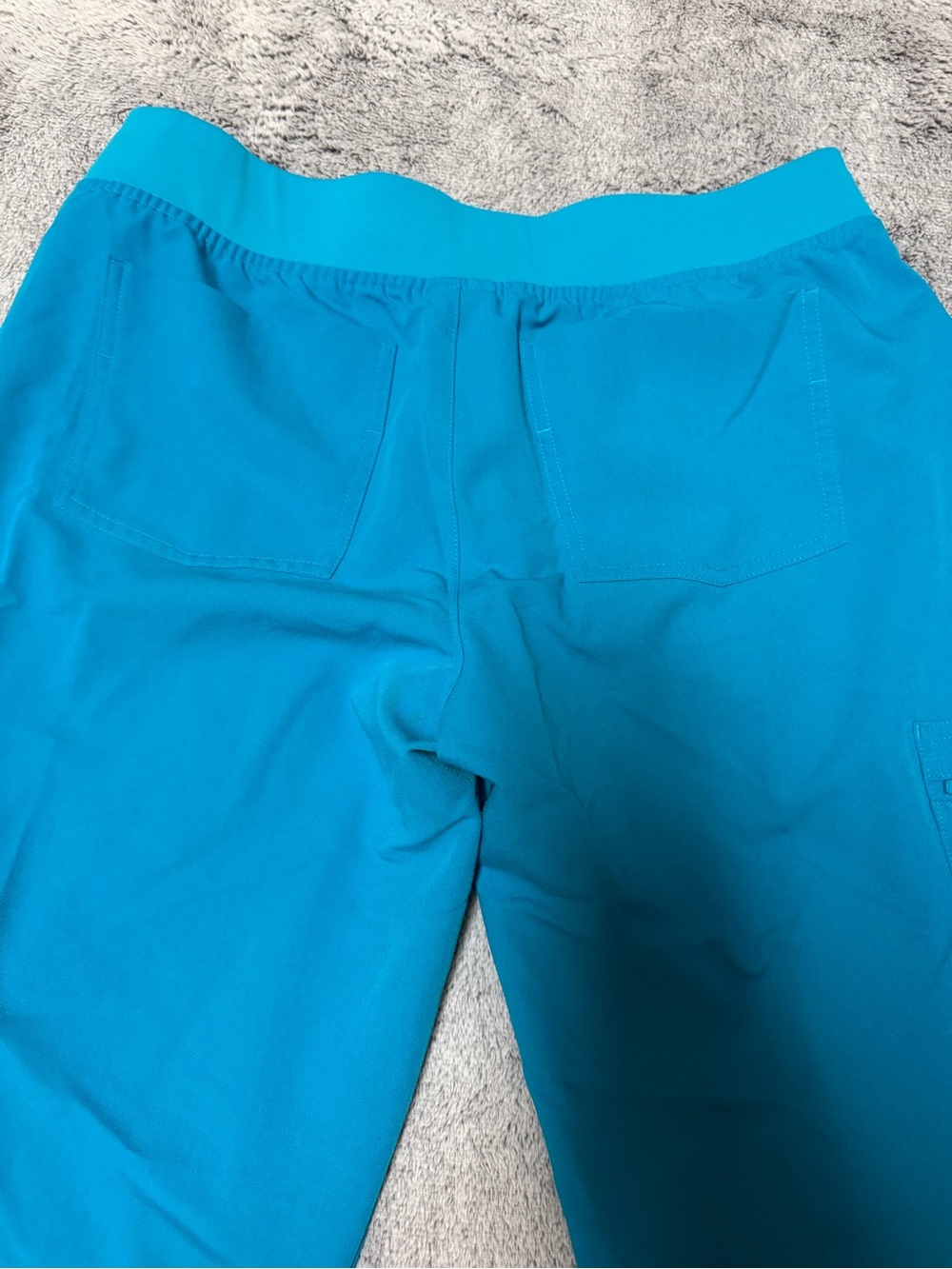 Figs Technical Collection V-Neck Scrub set in Teal size large - Picture 9 of 9